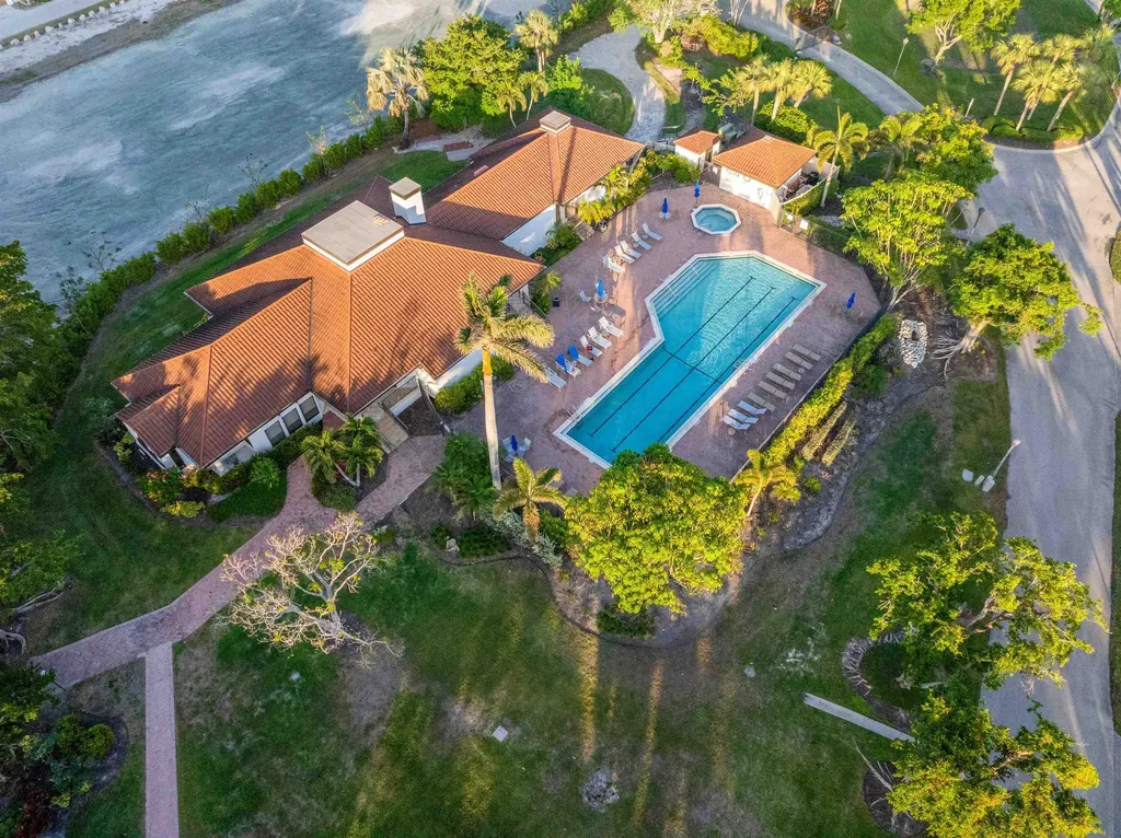 645 La Peninsula Boulevard Naples FL 34113