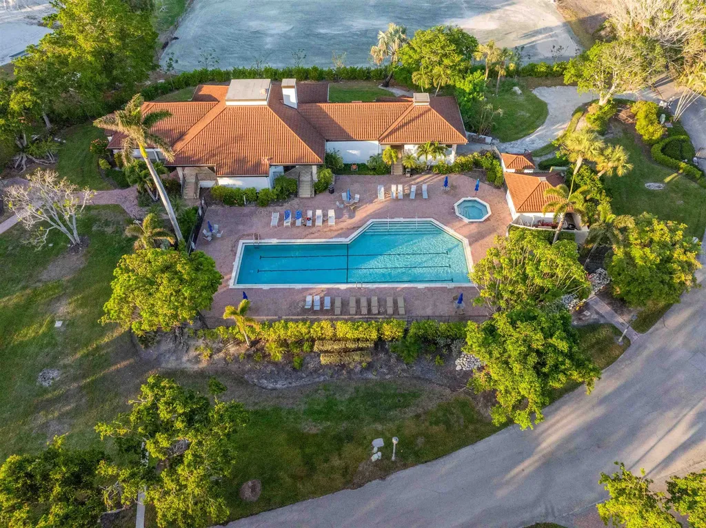 645 La Peninsula Boulevard Naples FL 34113