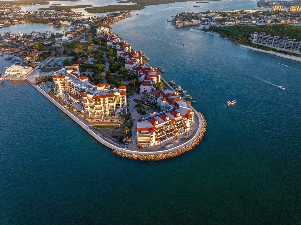 645 La Peninsula Boulevard Naples FL 34113