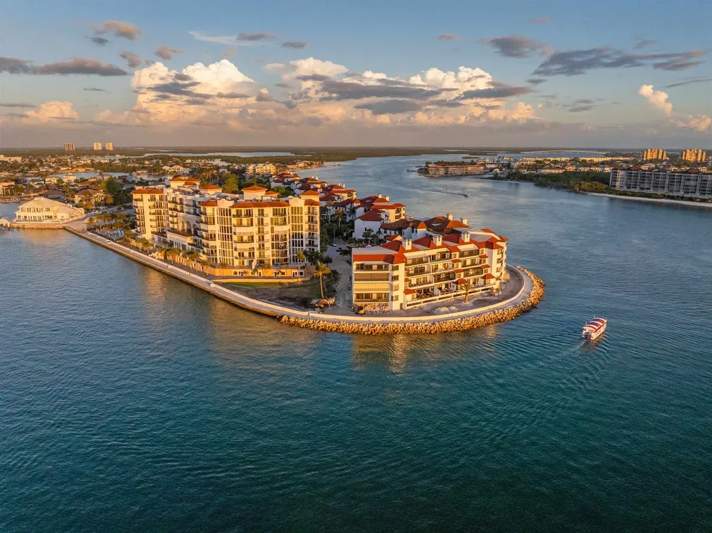 645 La Peninsula Boulevard Naples FL 34113