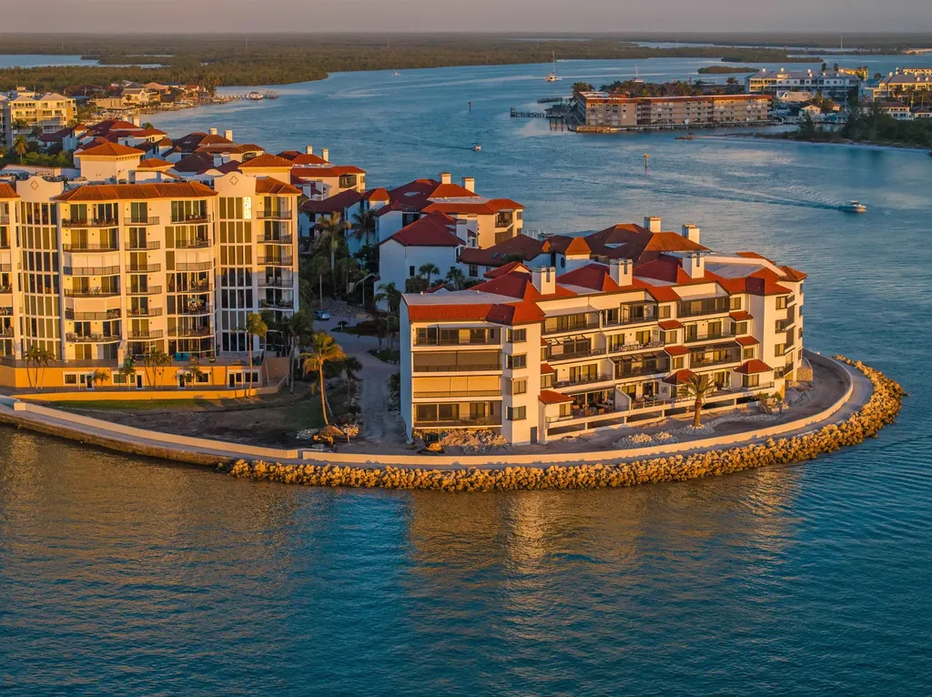 645 La Peninsula Boulevard Naples FL 34113