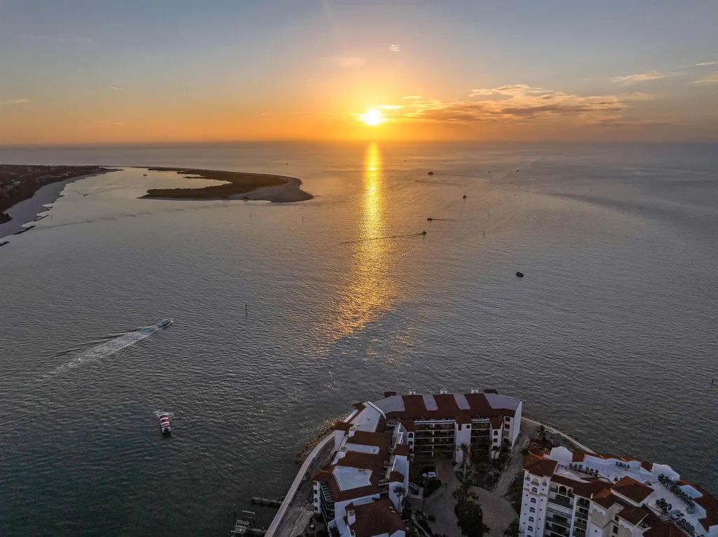 645 La Peninsula Boulevard Naples FL 34113