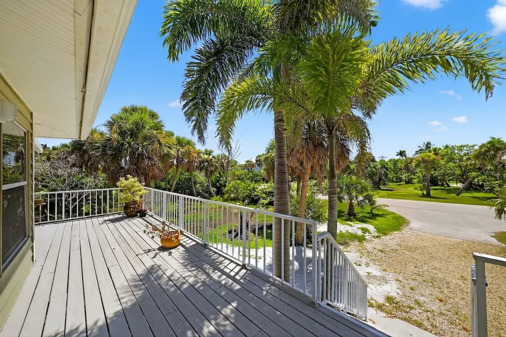 640 Oliva Street Sanibel FL 33957