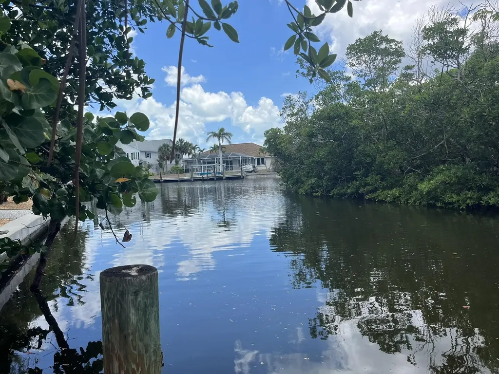 734 Anchor Drive Sanibel FL 33957