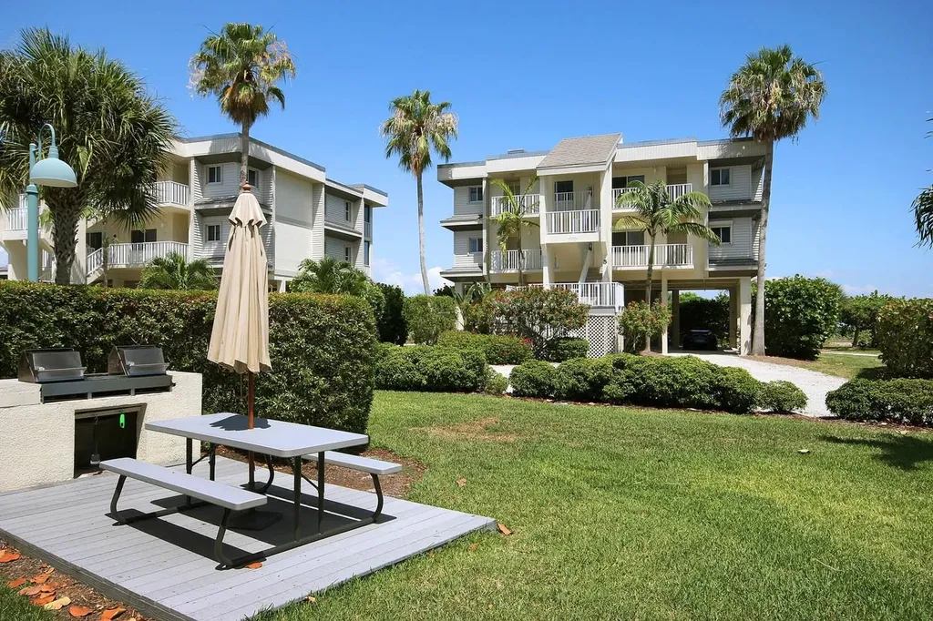 255 Periwinkle Way Sanibel FL 33957