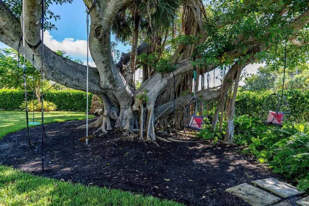 1133 Golden Olive Court Sanibel FL 33957