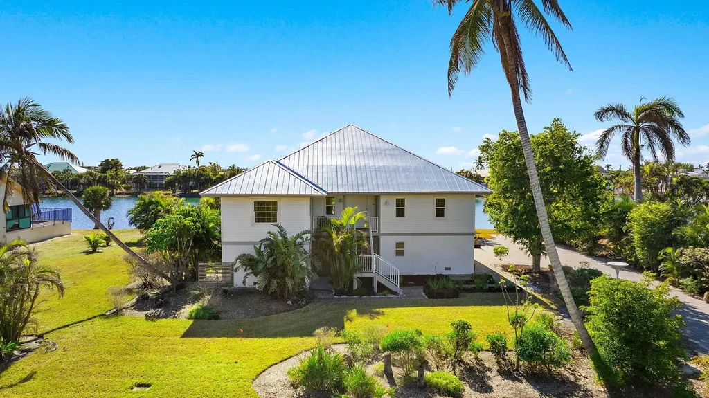 557 Lake Murex Circle Sanibel FL 33957