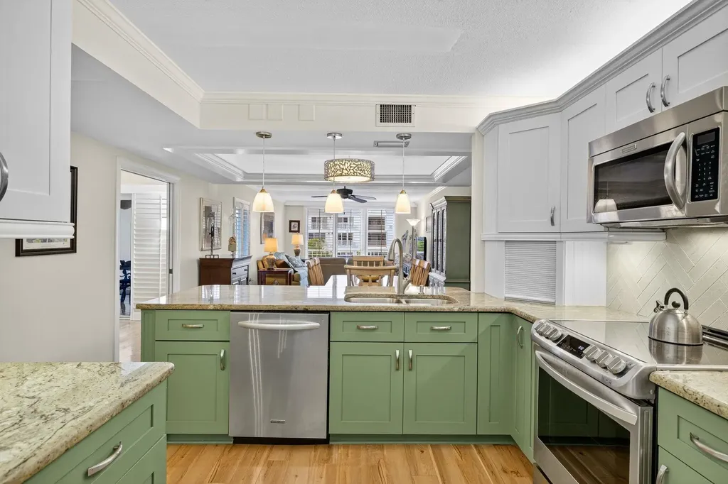 200 Periwinkle Way Sanibel FL 33957