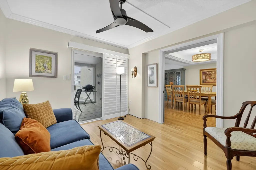 200 Periwinkle Way Sanibel FL 33957