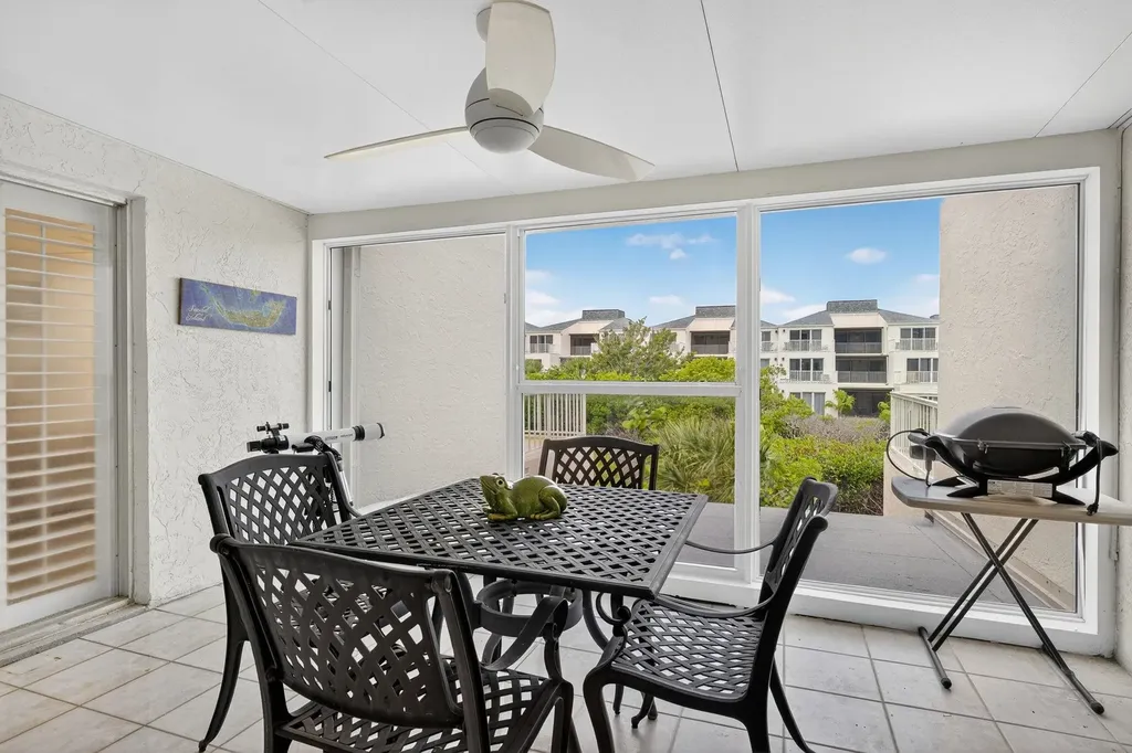 200 Periwinkle Way Sanibel FL 33957