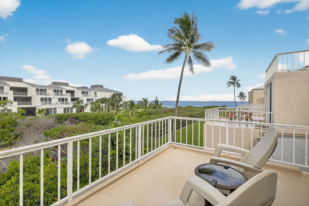 200 Periwinkle Way Sanibel FL 33957