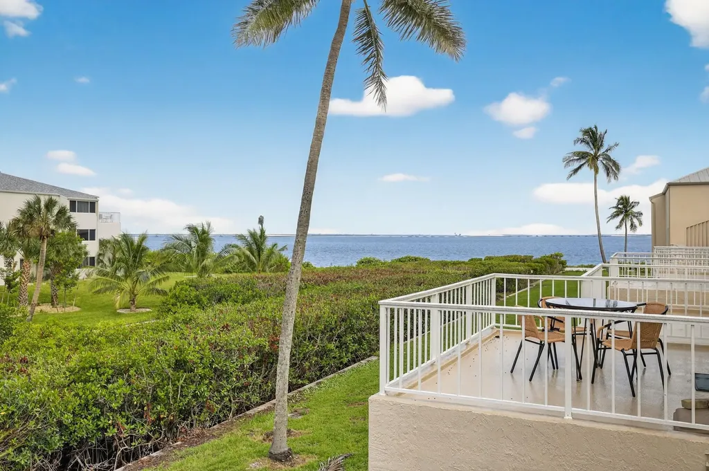 200 Periwinkle Way Sanibel FL 33957