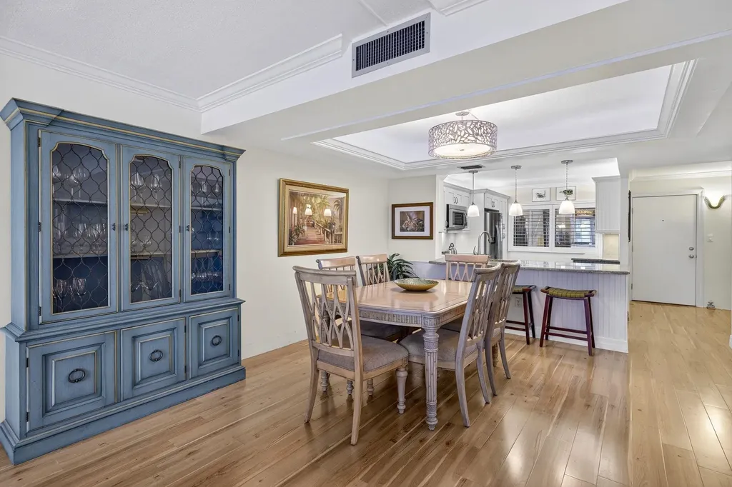 200 Periwinkle Way Sanibel FL 33957