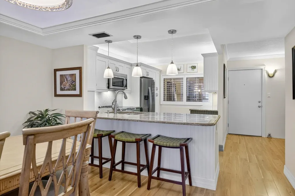 200 Periwinkle Way Sanibel FL 33957