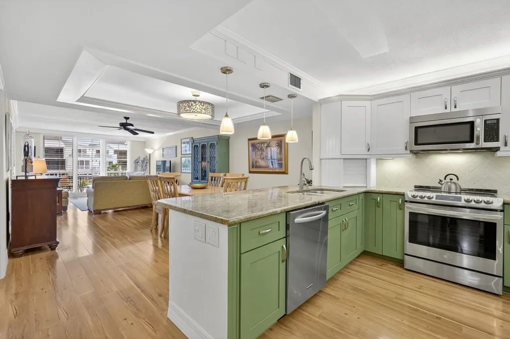 200 Periwinkle Way Sanibel FL 33957