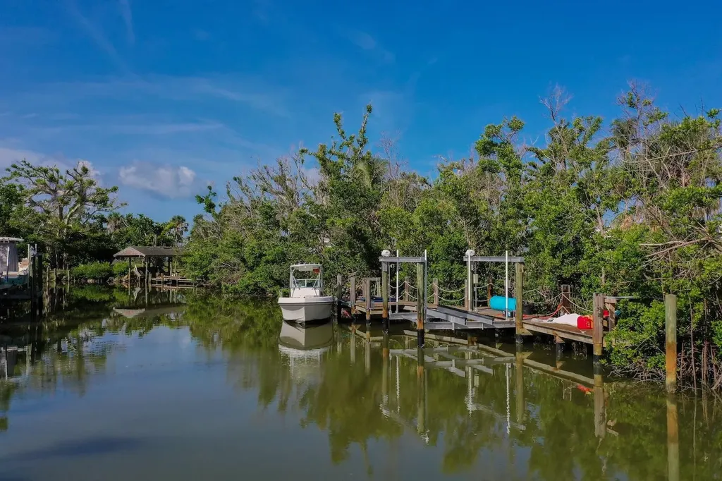 2490 Coconut Drive Sanibel FL 33957