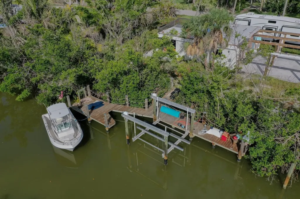 2490 Coconut Drive Sanibel FL 33957