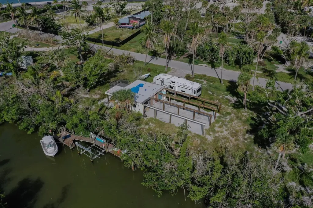 2490 Coconut Drive Sanibel FL 33957