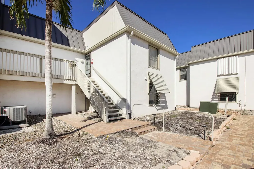 760 Sextant Drive Sanibel FL 33957