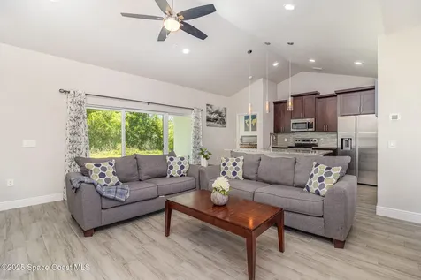 431 Bridgeport Avenue NW Palm Bay FL 32907