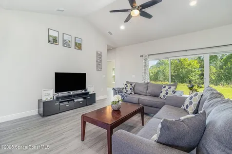 431 Bridgeport Avenue NW Palm Bay FL 32907