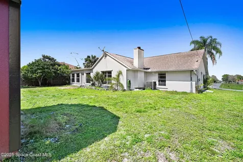 1070 Brickell Street SE Palm Bay FL 32909