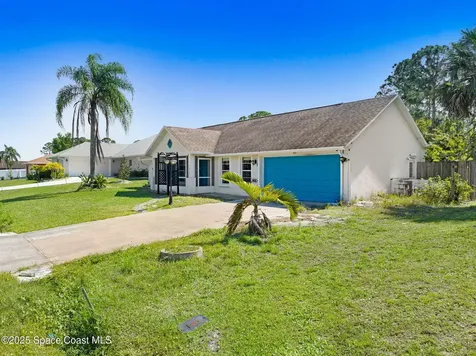 1070 Brickell Street SE Palm Bay FL 32909