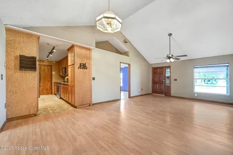 1070 Brickell Street SE Palm Bay FL 32909