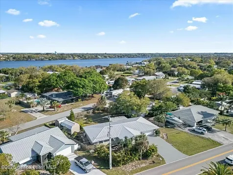 9905 Holly Street Sebastian FL 32976