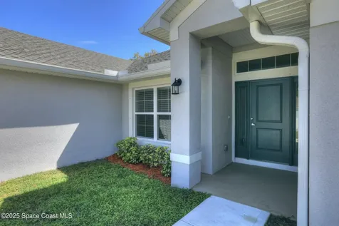 582 Caravan Terrace Sebastian FL 32958