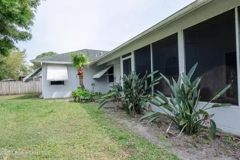 1613 Glenridge Street NW Palm Bay FL 32907