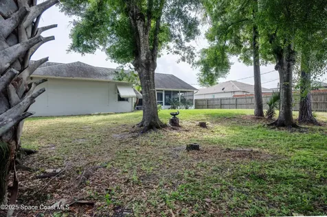1613 Glenridge Street NW Palm Bay FL 32907