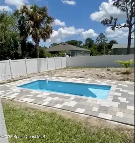 435 Goldsmith Avenue NW Palm Bay FL 32907
