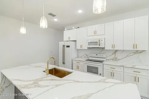 435 Goldsmith Avenue NW Palm Bay FL 32907