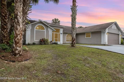 390 Evergreen Street NE Palm Bay FL 32907