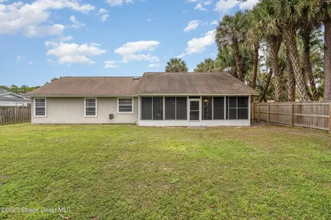 390 Evergreen Street NE Palm Bay FL 32907