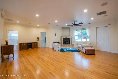 1613 N Indian River Drive Cocoa FL 32922