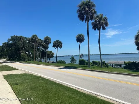1613 N Indian River Drive Cocoa FL 32922