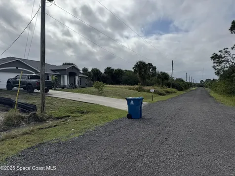600 Yardley Street SW Palm Bay FL 32908