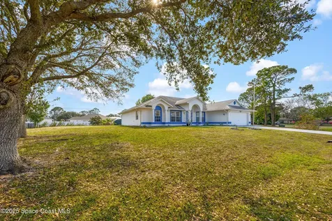 490 Bougainvillea Street NW Palm Bay FL 32907