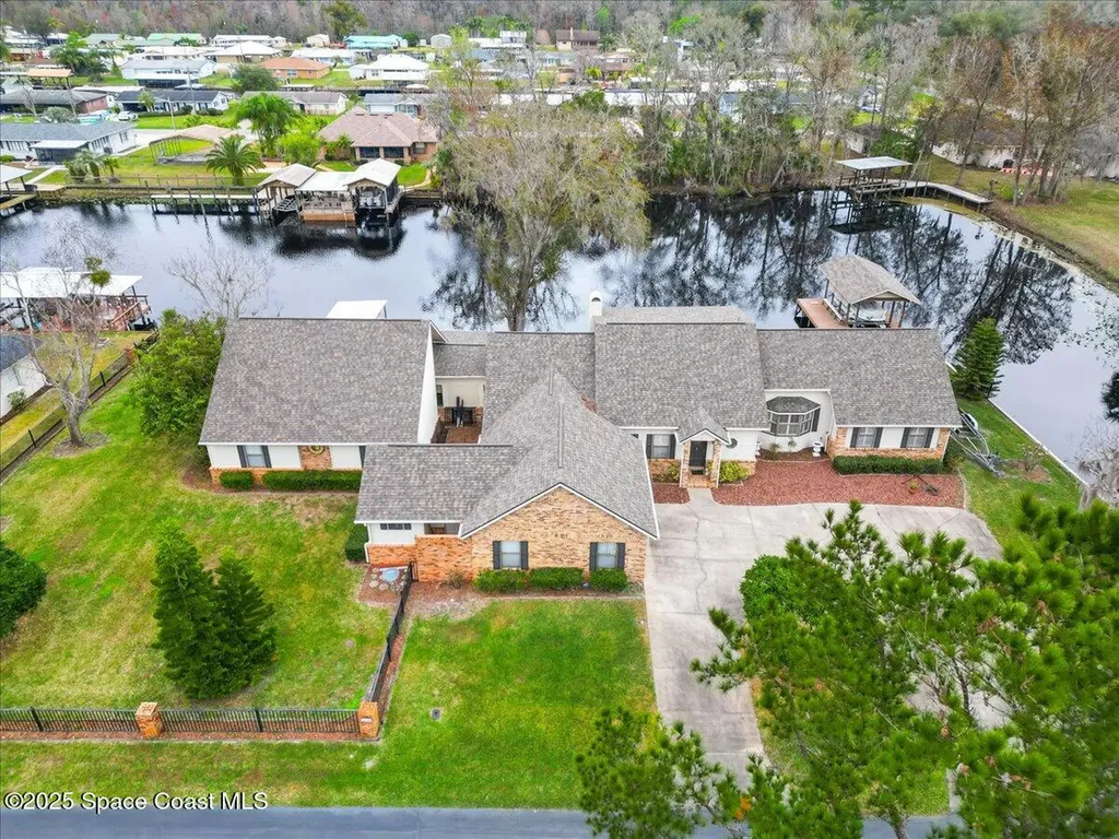 1610 Yellow Brick Road Astor FL 32102
