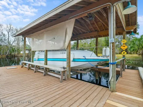 1610 Yellow Brick Road Astor FL 32102