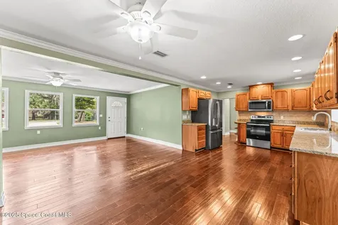 515 N Division Street Oviedo FL 32765