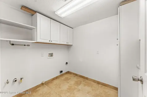 515 N Division Street Oviedo FL 32765