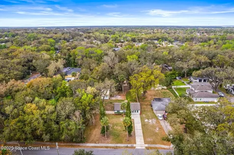 515 N Division Street Oviedo FL 32765