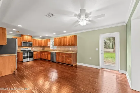 515 N Division Street Oviedo FL 32765