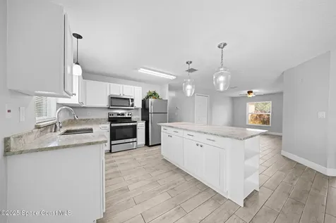 941 Palo Alto Street SE Palm Bay FL 32909