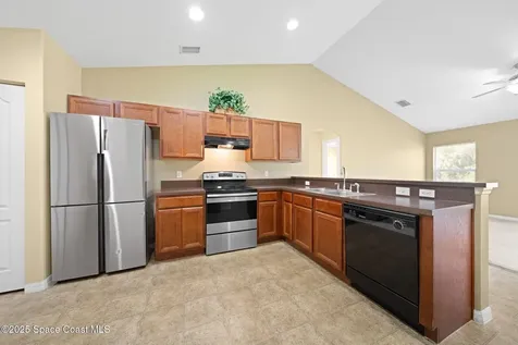 935 Palo Alto Street SE Palm Bay FL 32909