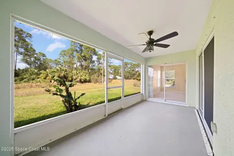 935 Palo Alto Street SE Palm Bay FL 32909
