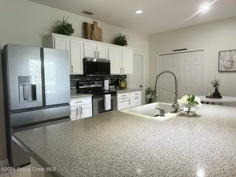 2535 Hagoplan Avenue SW Palm Bay FL 32908